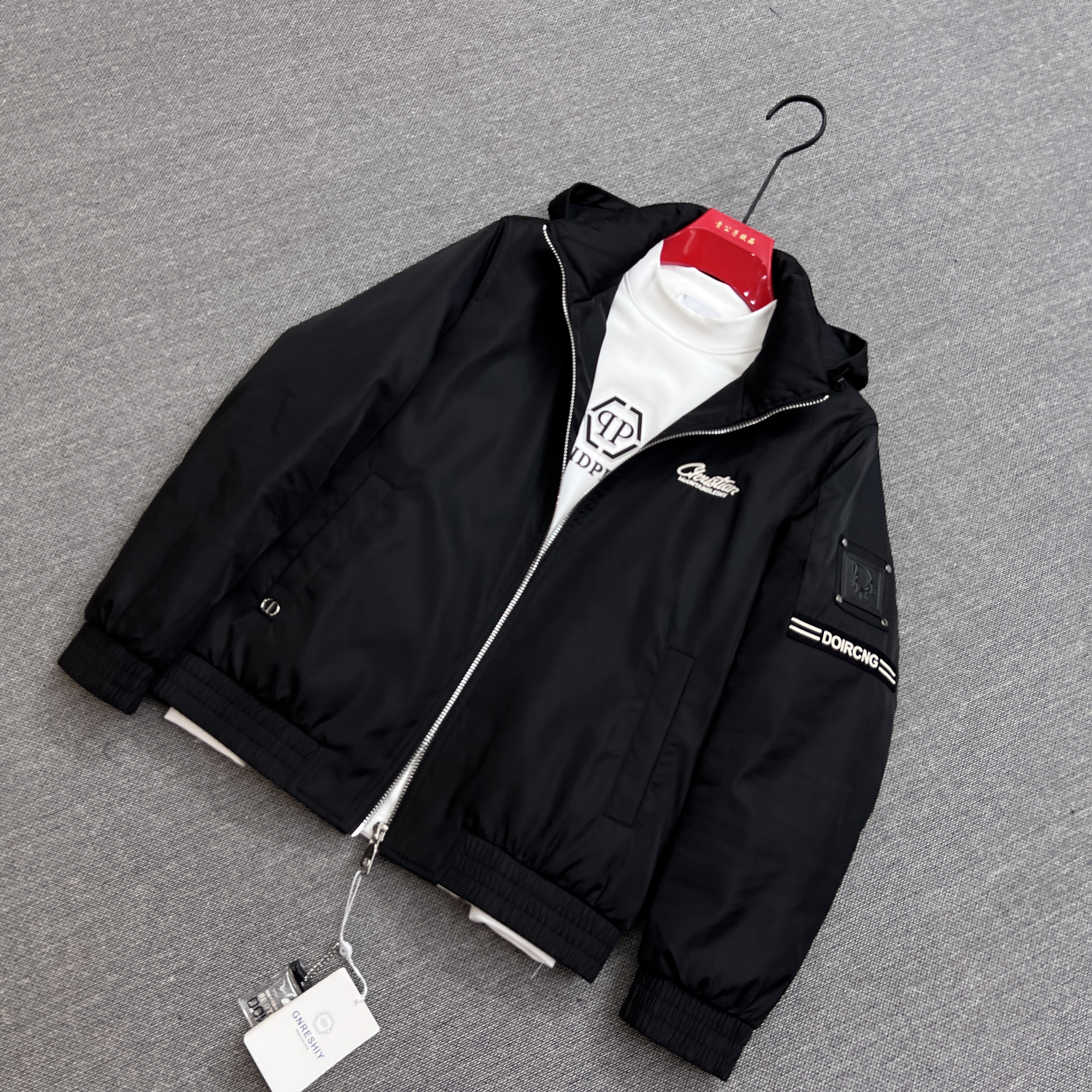 欧品男士2025秋冬新款加厚保暖休闲时尚高端轻奢轻薄羽绒服8758