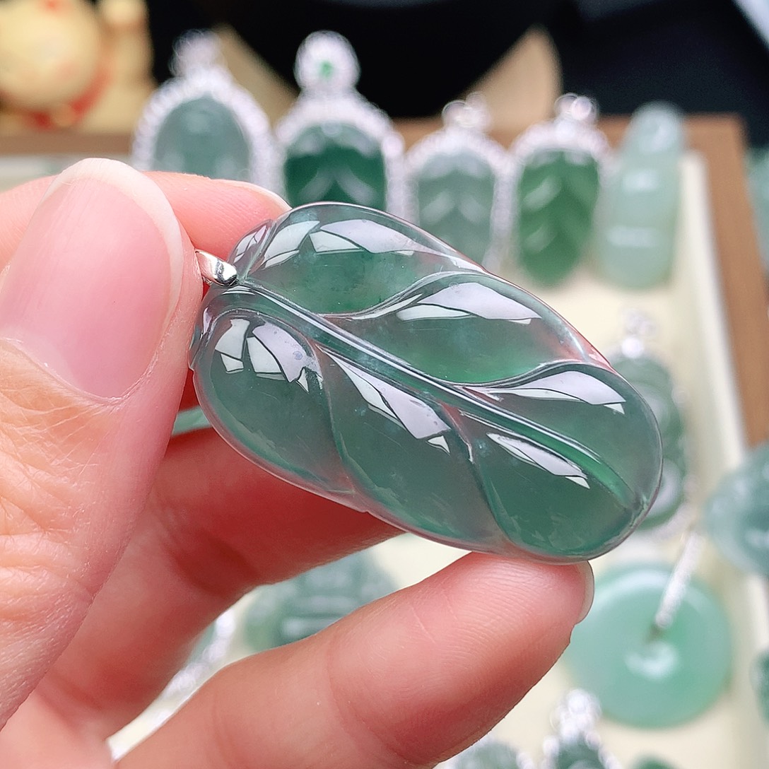 翡翠未镶嵌颈饰吊坠