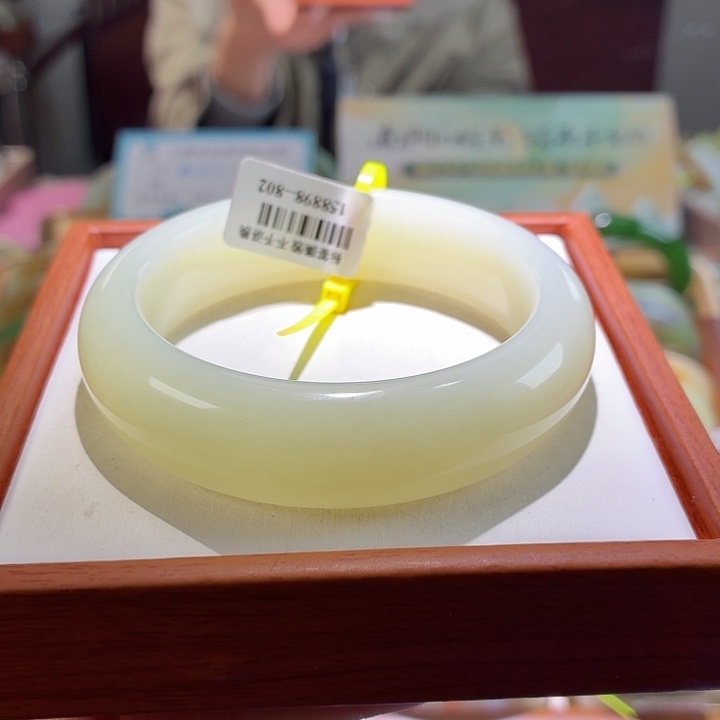 和田玉未镶嵌手镯26。 56/57