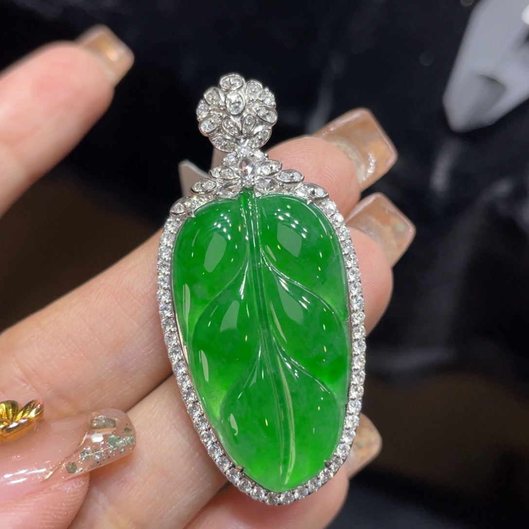 翡翠颈饰18K金镶嵌天然缅甸翡翠