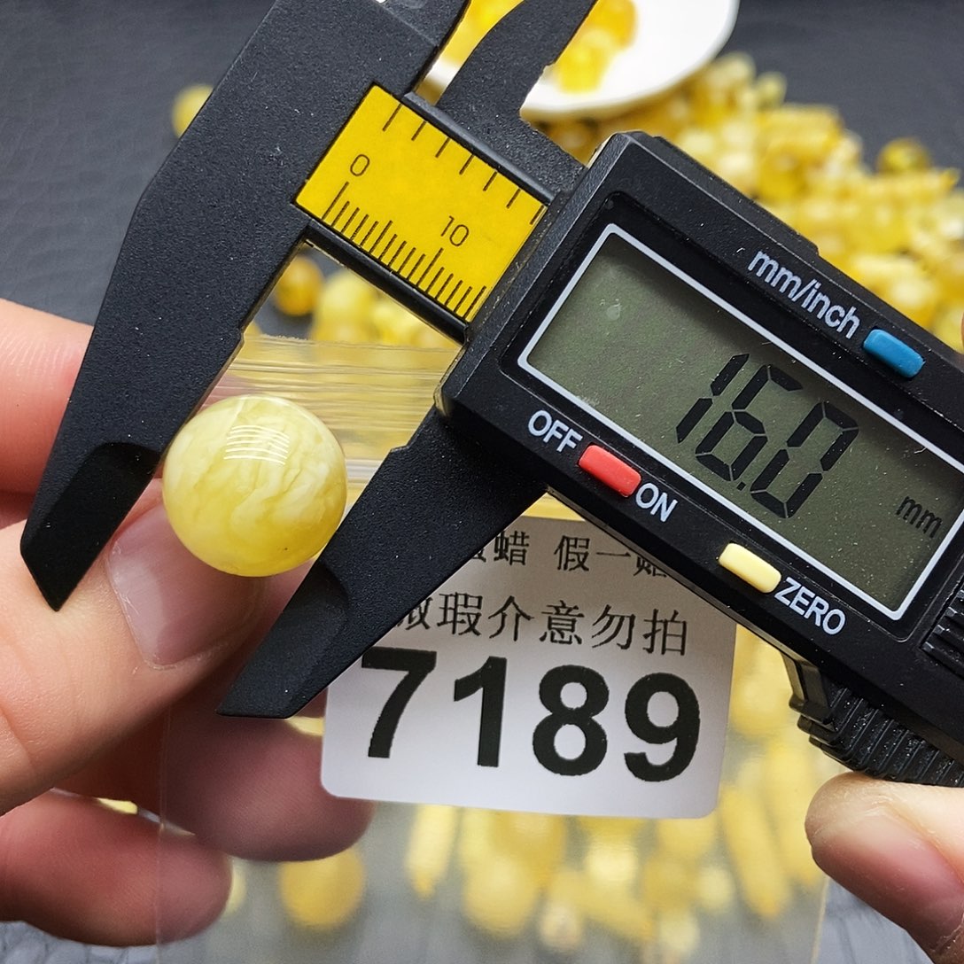 蜜蜡未镶嵌珠宝奇石7189