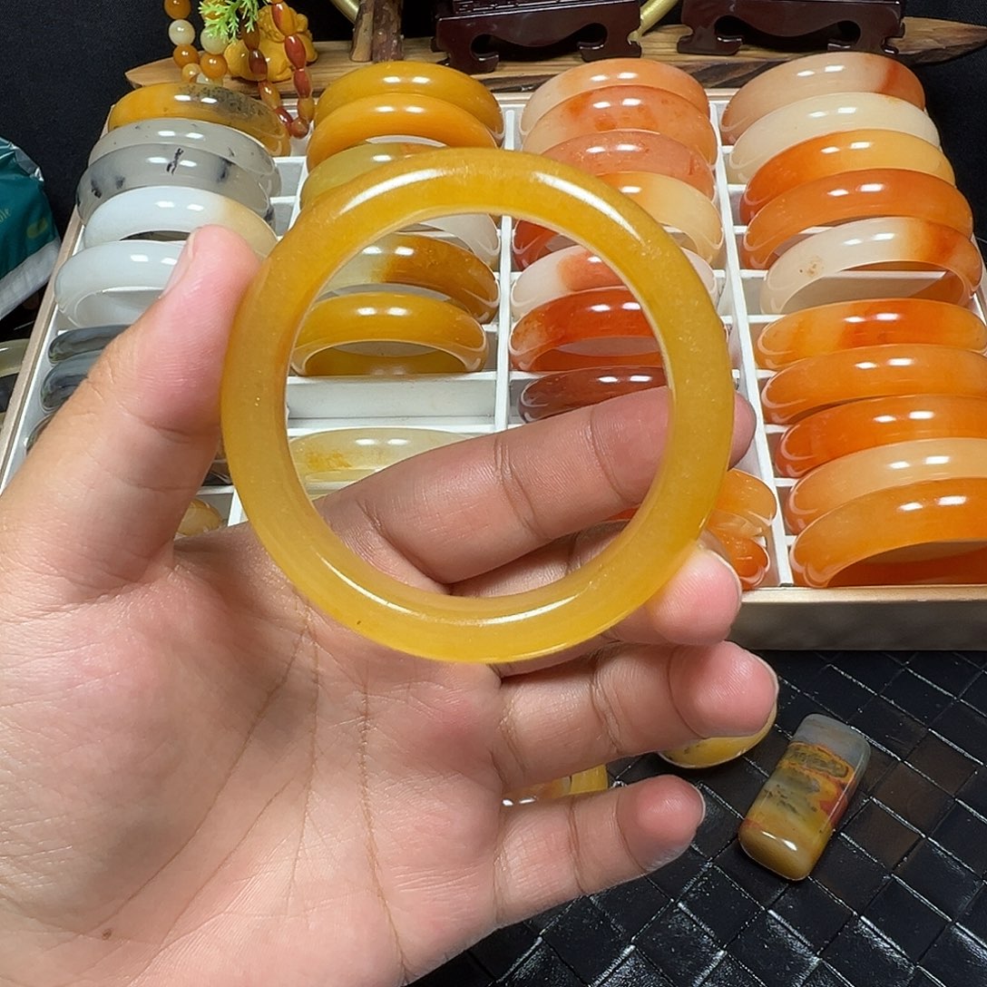 糖***果石英质玉（黄龙玉）未镶嵌手镯
