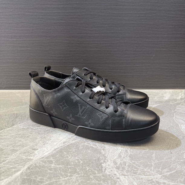 99新 LouisVuitton/路易威登 黑色老花满印板鞋 41码