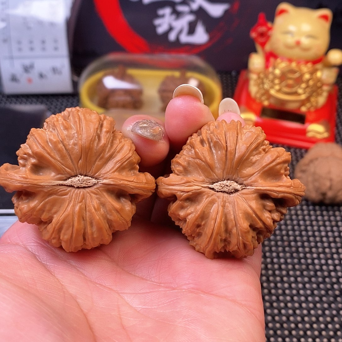 文玩核桃吊坠45尺全品白狮子