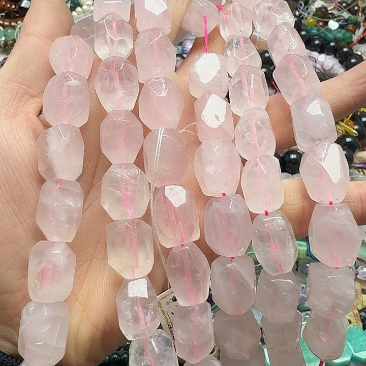 玛瑙/玉髓未镶嵌珠宝半成品一条14x17m粉晶