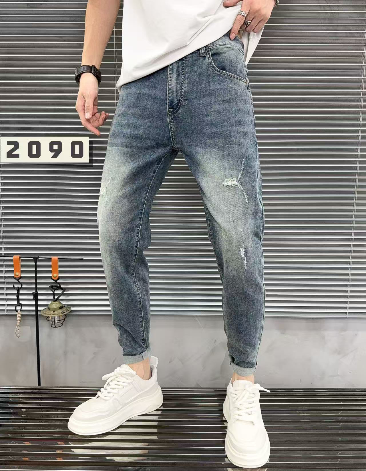 夏季薄款水洗破洞牛仔裤男士修身小脚裤时尚百搭弹力牛仔长裤2090