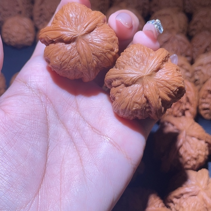 艳***凡吊坠文玩核桃小妹三棱