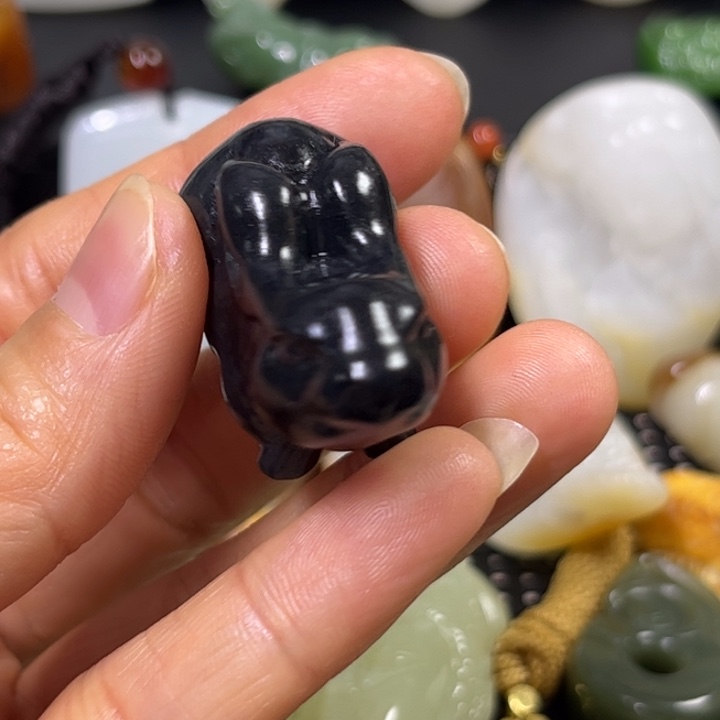 和田玉未镶嵌颈饰生肖兔23 克