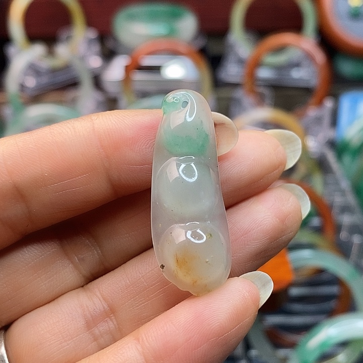 石英质玉颈饰未镶嵌花*蝶