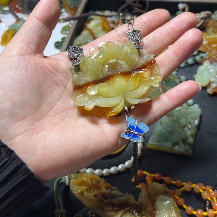 ****爱蛇纹石玉未镶嵌耳饰