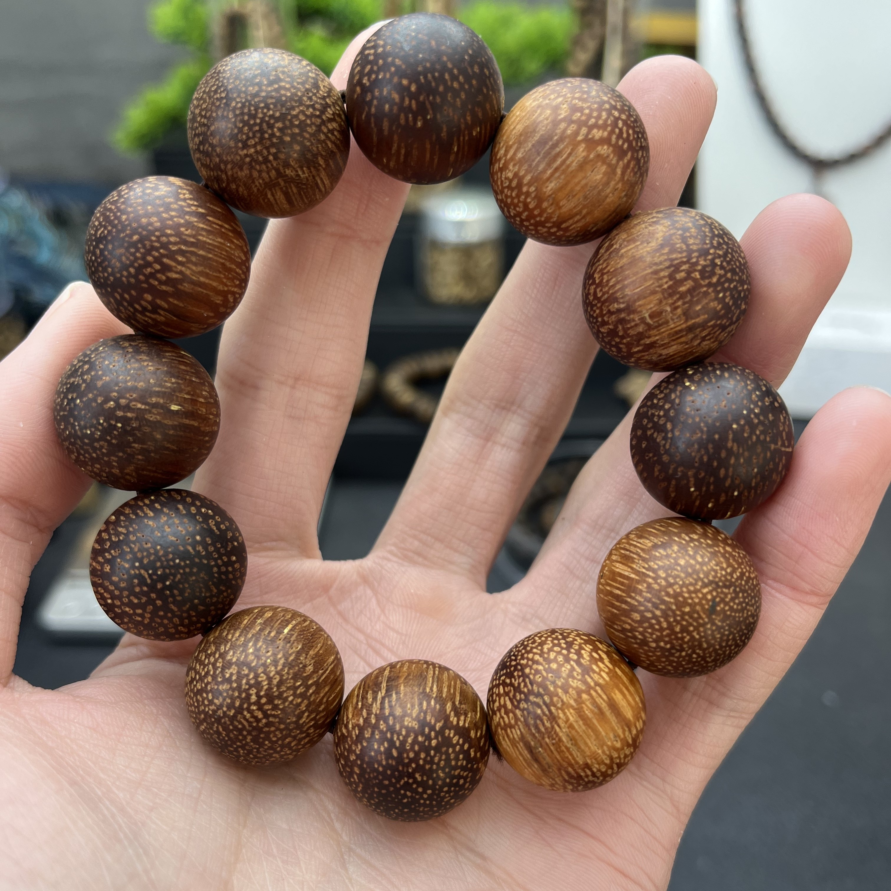 L圆圆文玩沉香木串A200