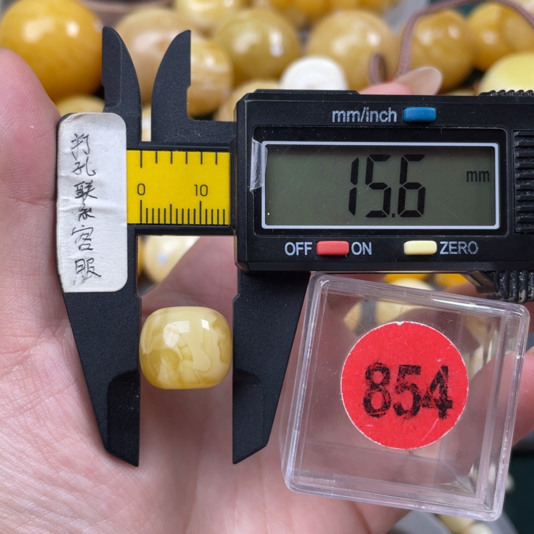 蜜蜡未镶嵌珠宝奇石