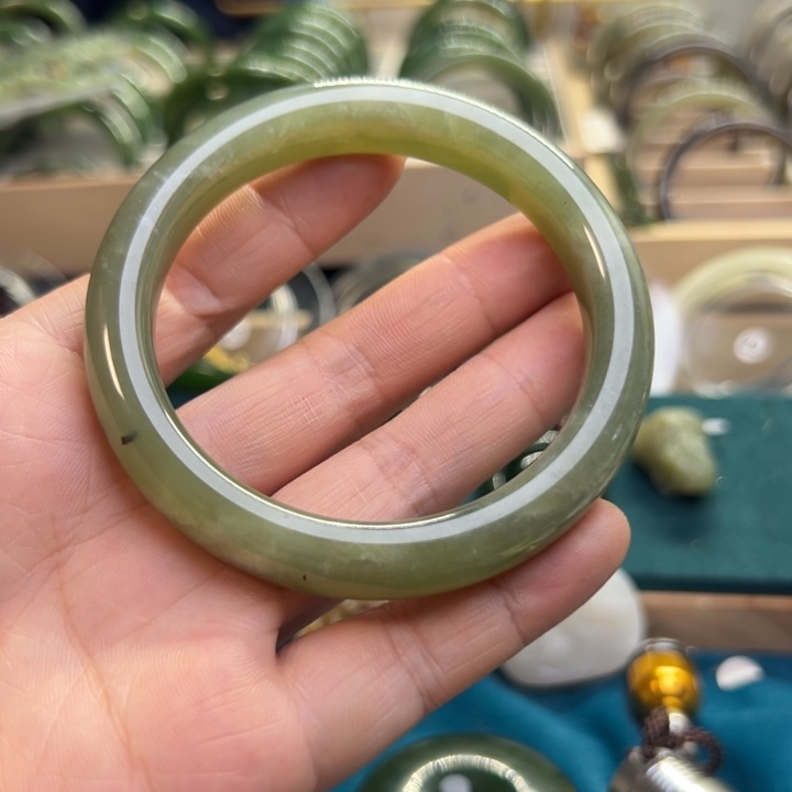 和田玉手镯未镶嵌60.8圈围M307