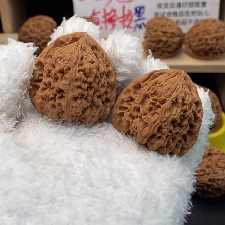 文玩核桃吊坠正三角拉丝炮弹0797