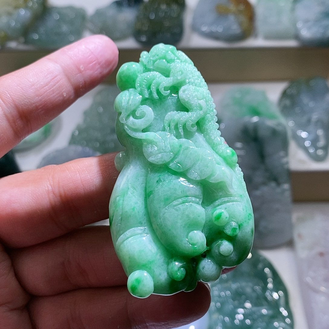 【闪购商品】翡翠颈饰未镶嵌蜥蜴