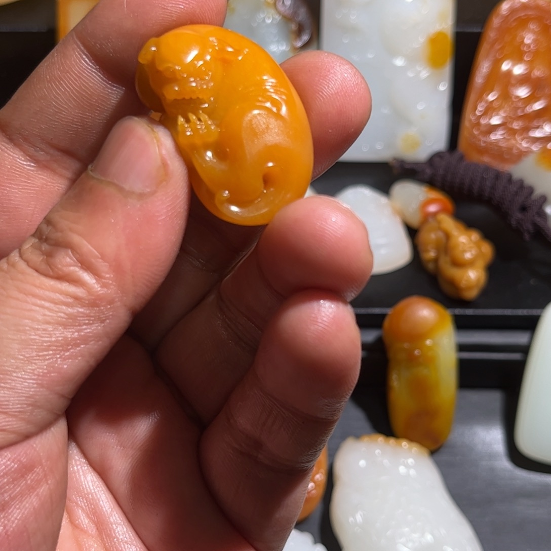 和田玉挂件未镶嵌金**君