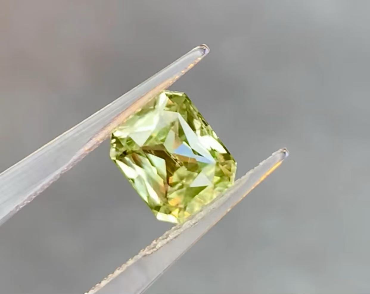 天然无烧黄蓝宝 3.04克拉 VB精切 配证书GUILD77870 火彩璀璨