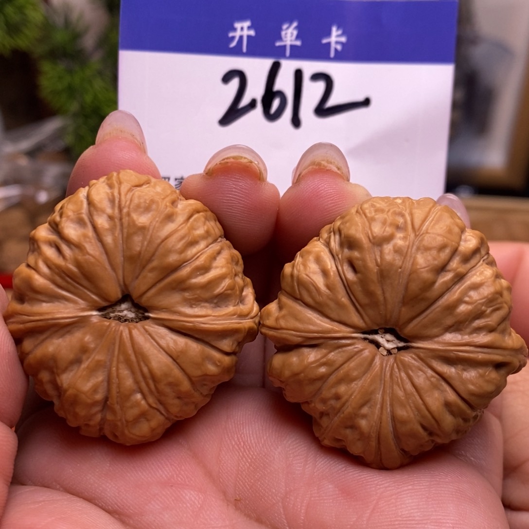 文玩核桃吊坠南瓜墩。边40。丹。磕尖