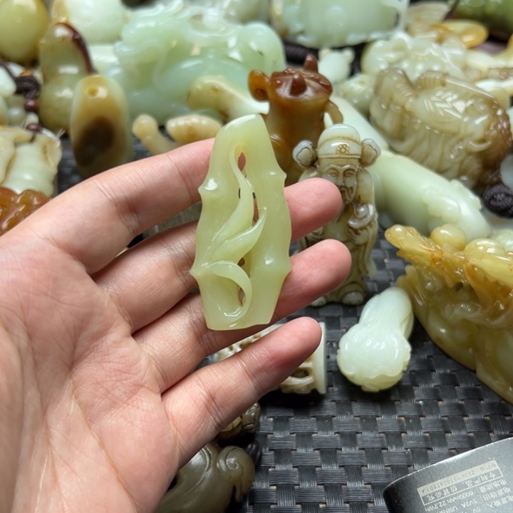 未镶嵌和田玉（糖玉）挂件