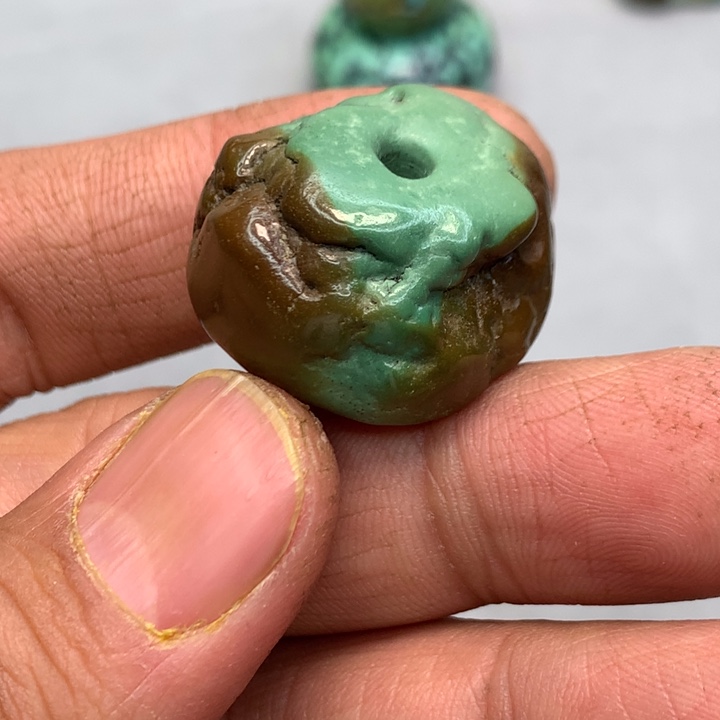 绿松石颈饰未镶嵌