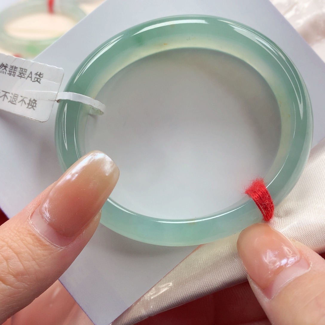 翡翠手镯（贵妃镯）未镶嵌54圈口 冰透起光高级湖水绿