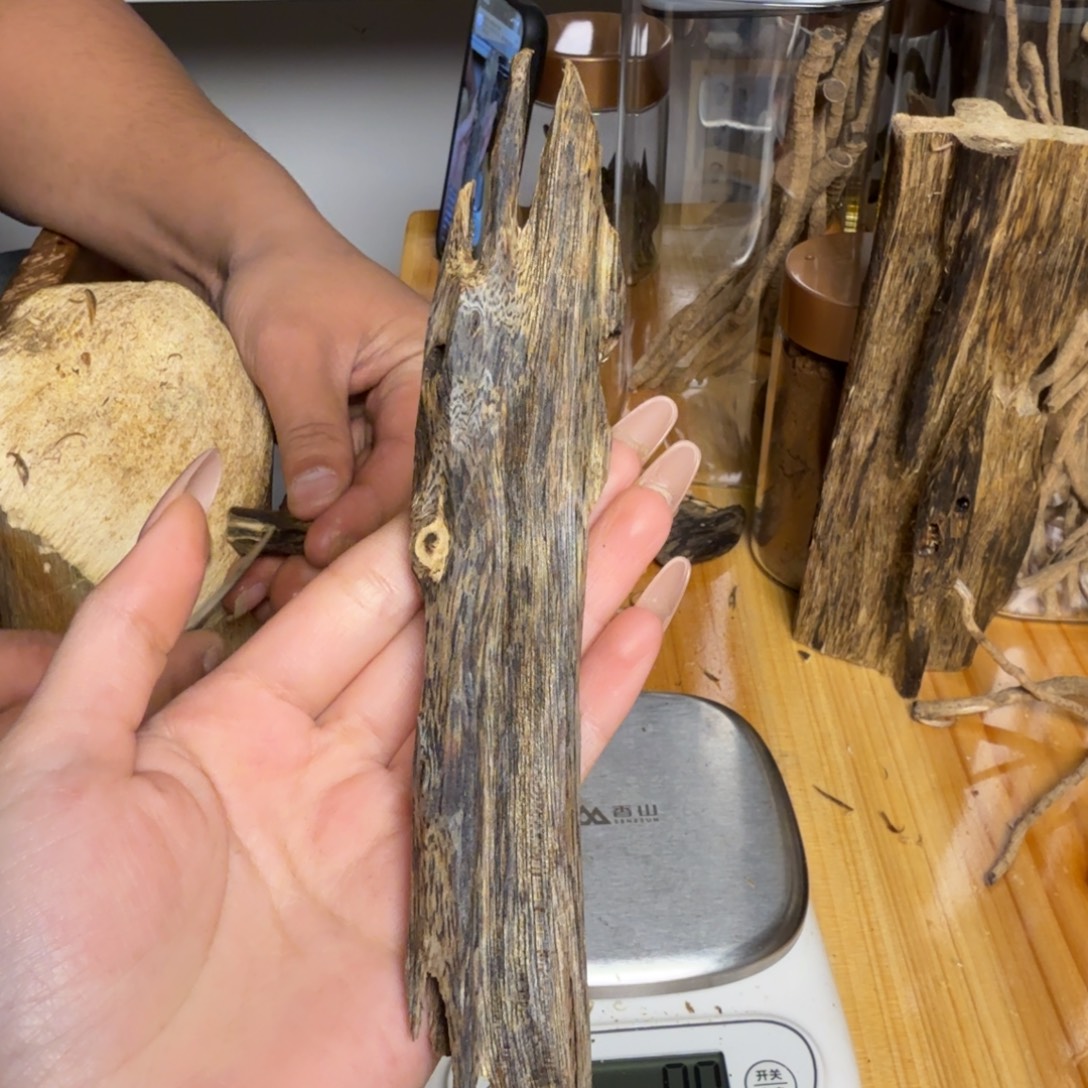 沉香白奇虫漏17克