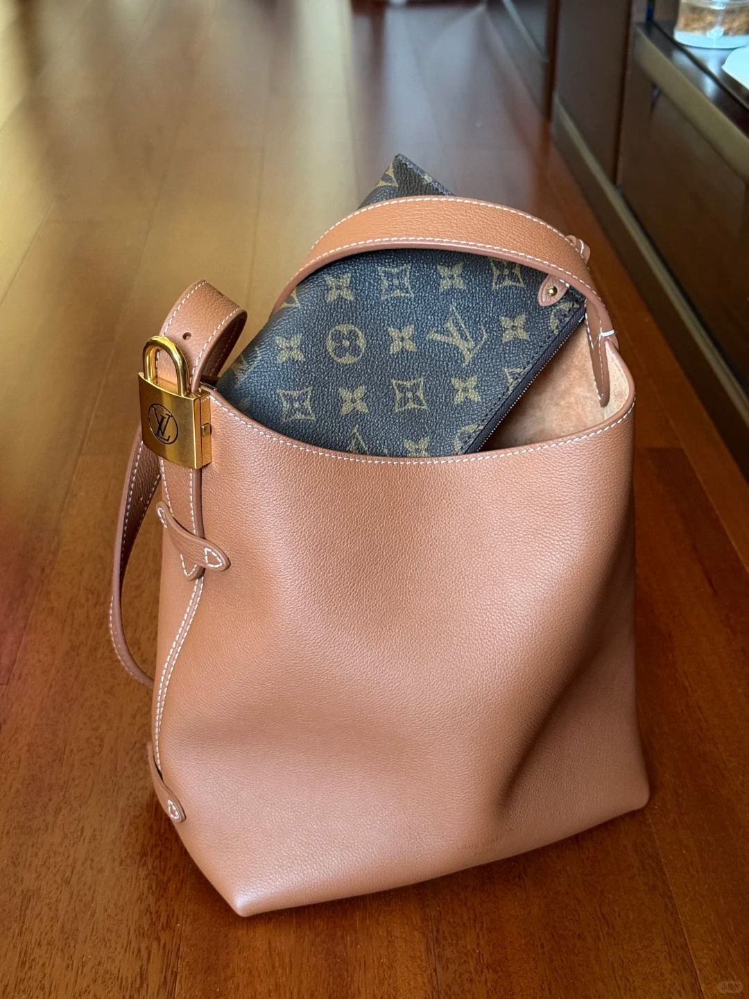 99新 LouisVuitton/路易威登 low key hobo大号金棕 /99新/优选