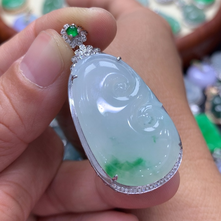 翡翠吊坠(不含链)18K金镶嵌