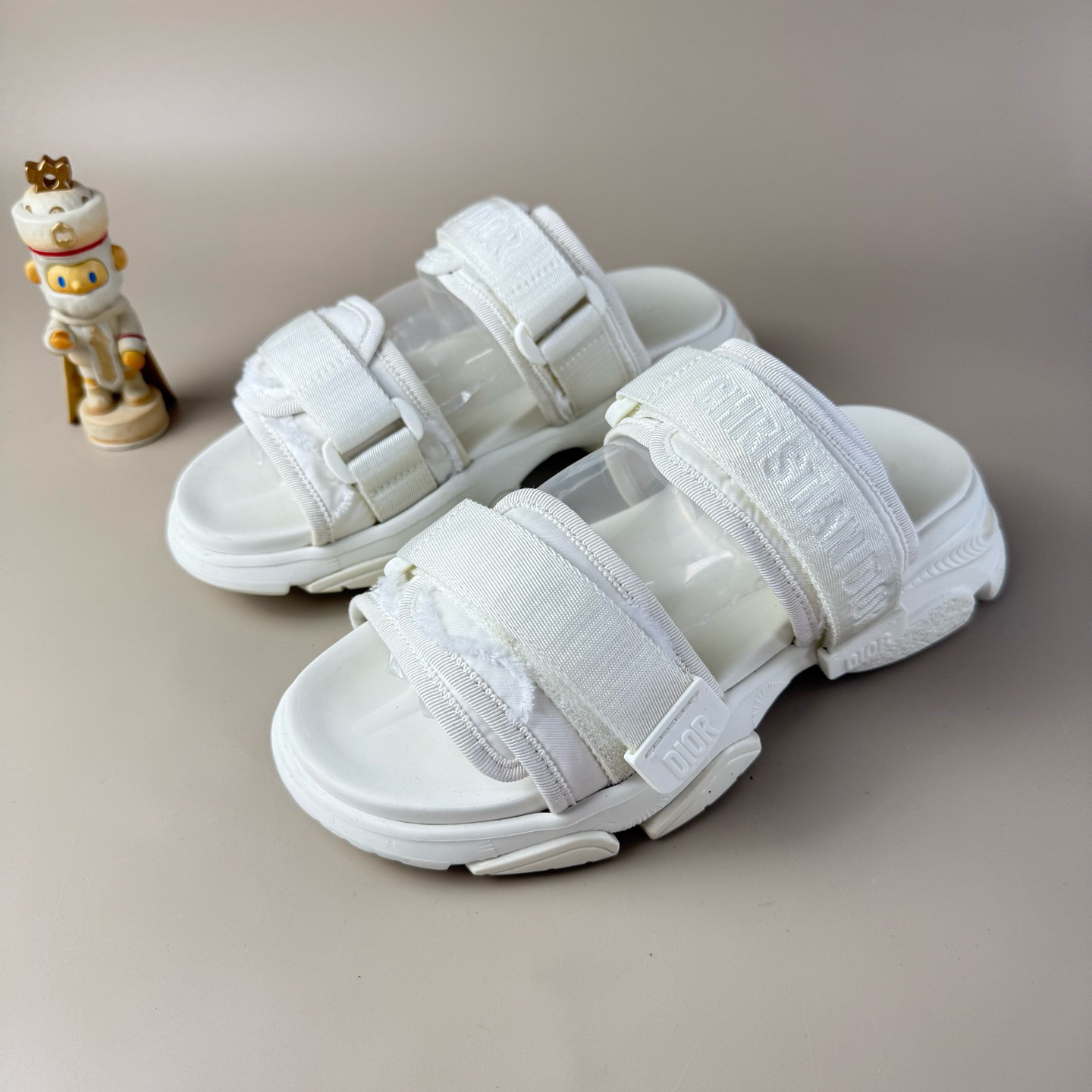 95新 DIOR/迪奥 纯白厚底绑带凉拖 37码 YLP3561