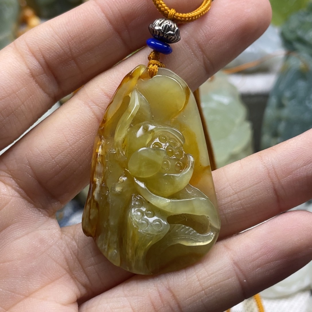蛇纹石玉颈饰未镶嵌