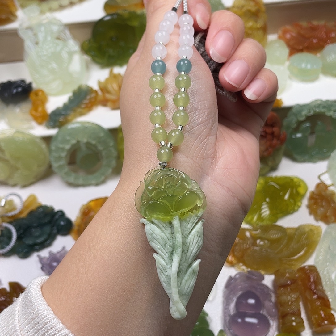 蛇纹石玉未镶嵌颈饰