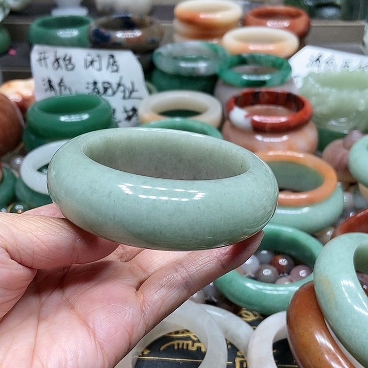 石英质玉手镯未镶嵌偏**姐