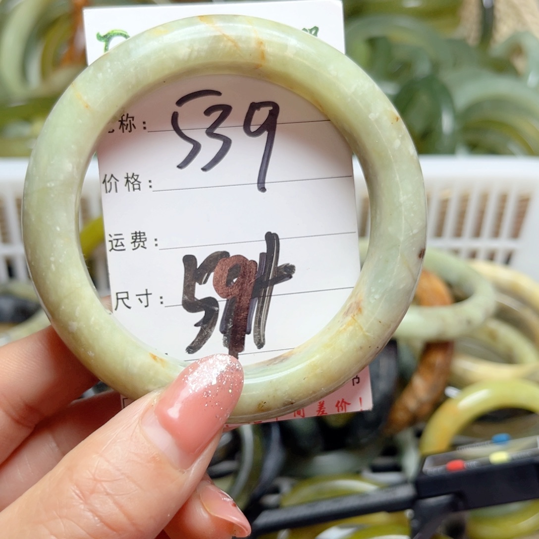 岫岩老玉（透闪石质玉）手镯未镶嵌