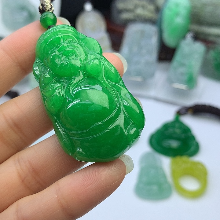 翡翠未镶嵌吊坠(赠链)