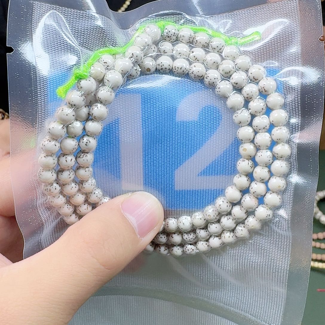 吊坠星月菩提6圆珠脖挂。  12