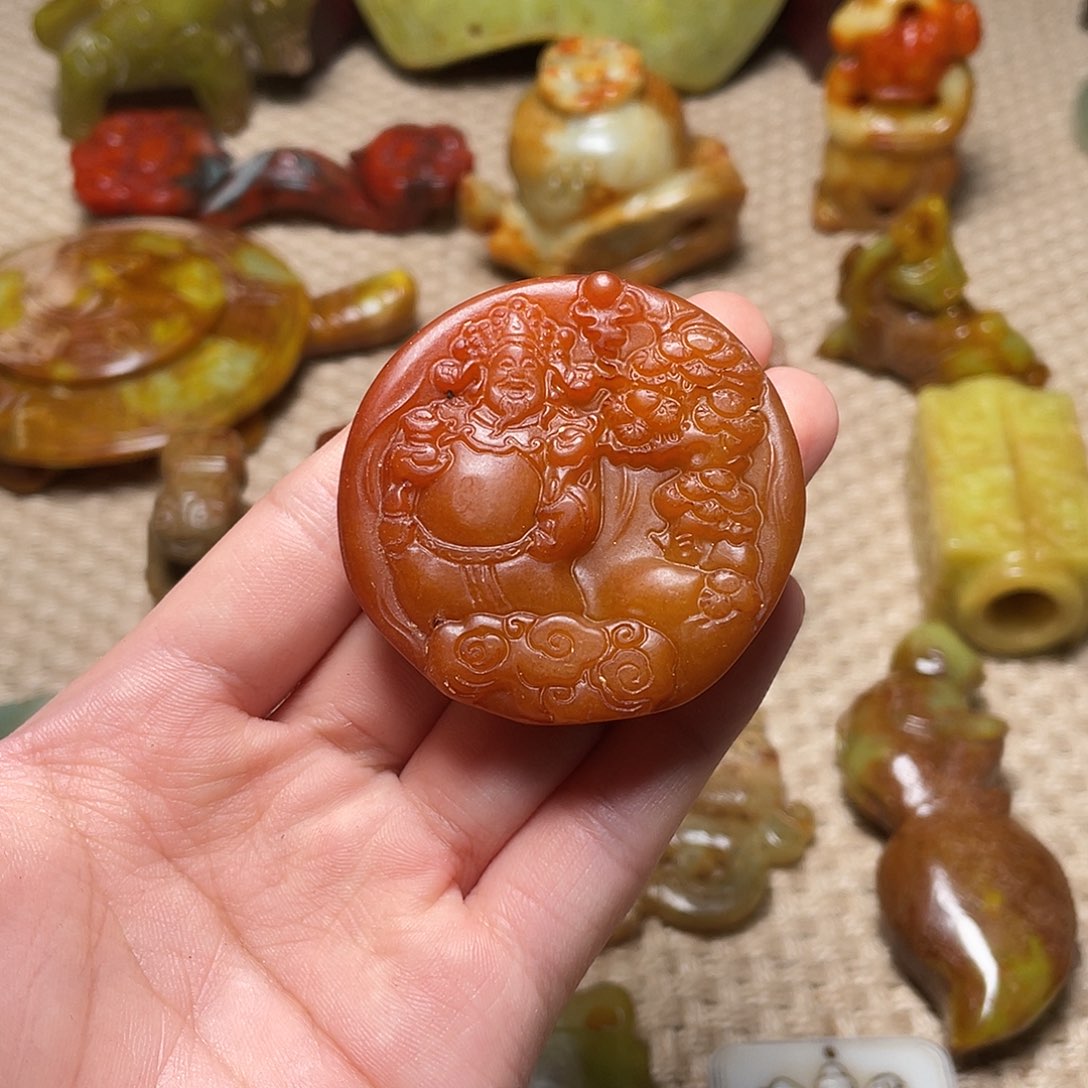 蛇纹石玉未镶嵌颈饰