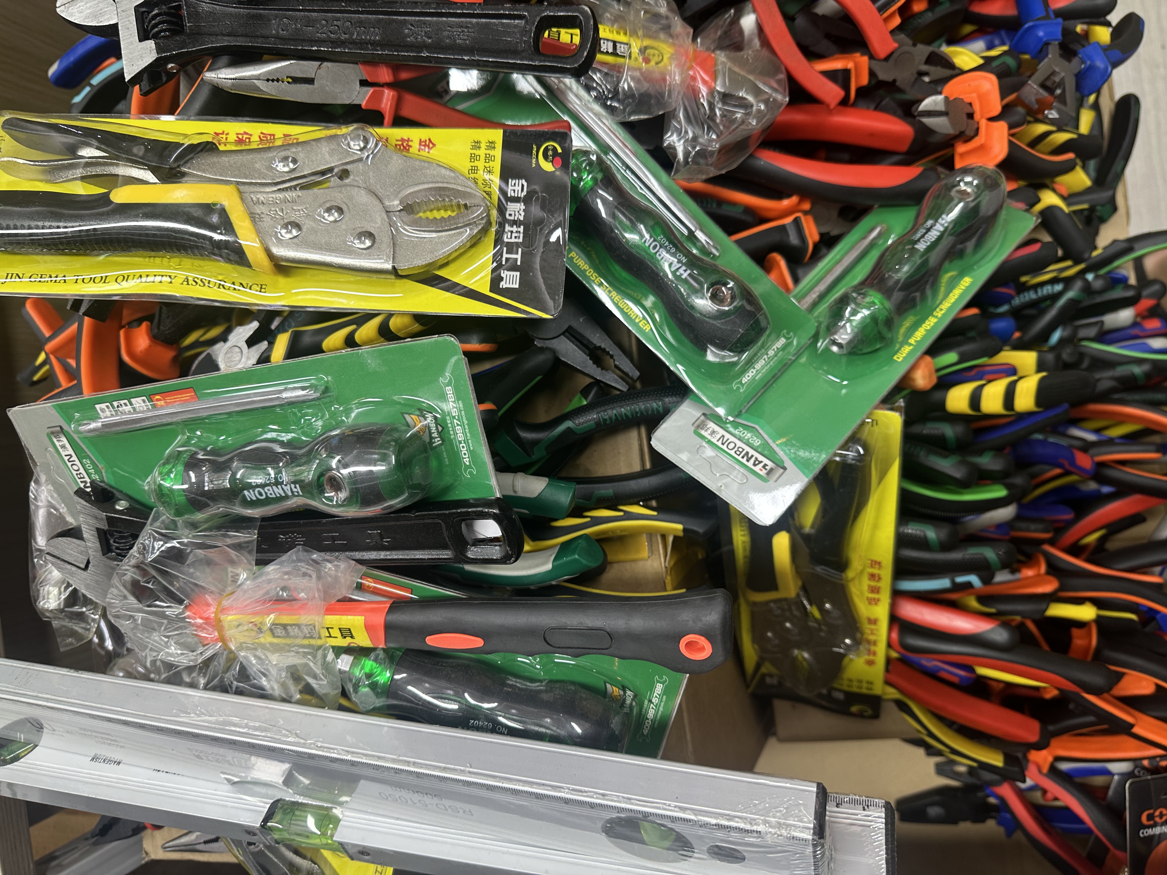 1067号五金工具商品杂款以直播间为准按斤称介意者勿拍