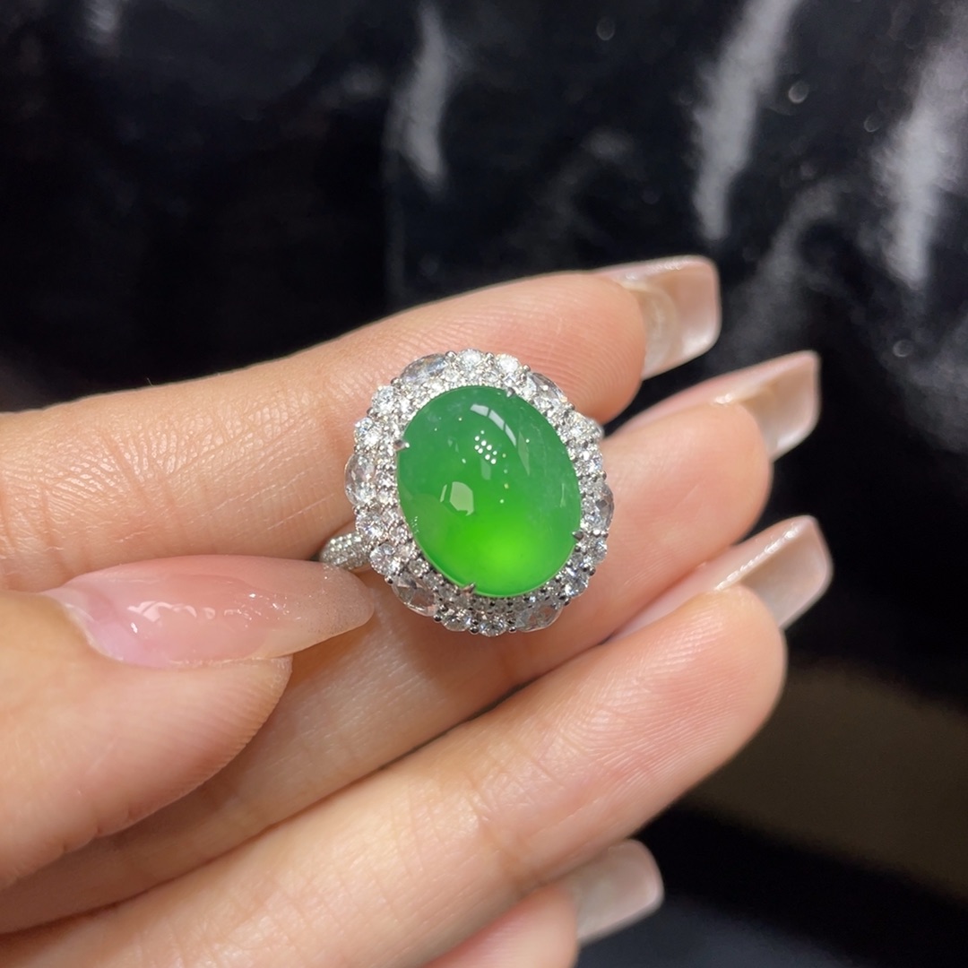 翡翠颈饰18K金镶嵌天然缅甸翡翠