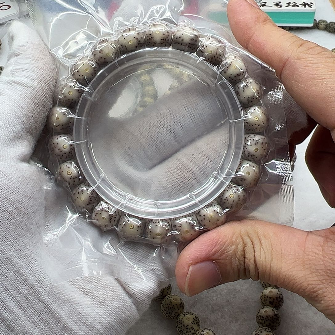 星月菩提手串10×9灰糯冰 67