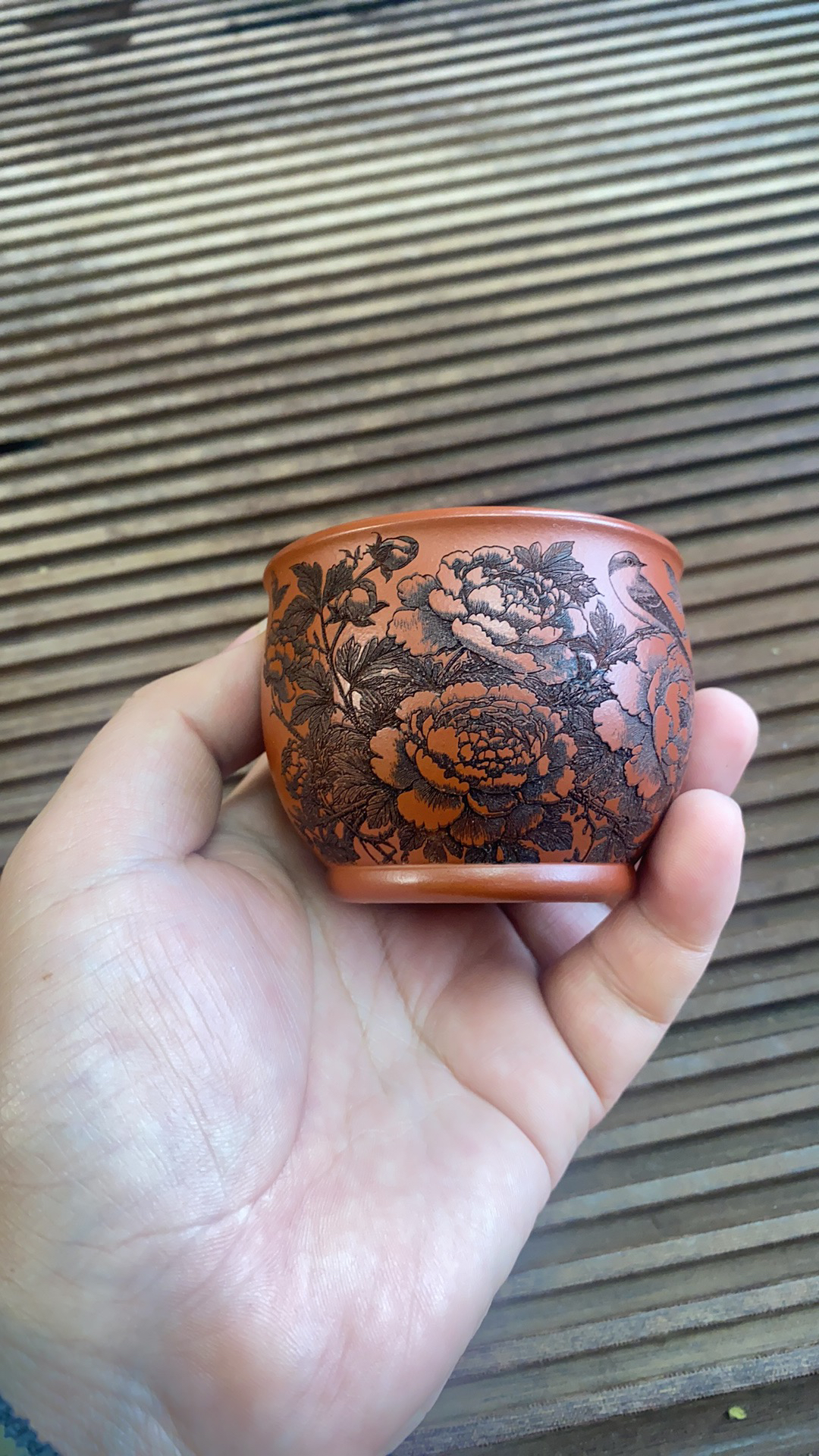 宜兴紫砂原矿朱泥小缸杯牡丹刻绘杯内白釉小容量130毫升