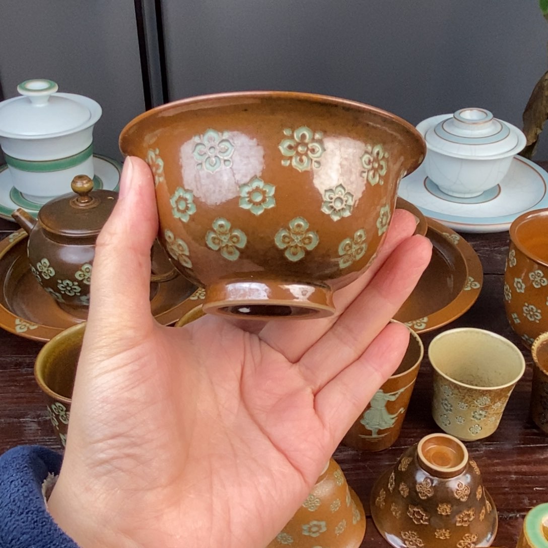 朱砂胎草木灰宝相花纹压手杯