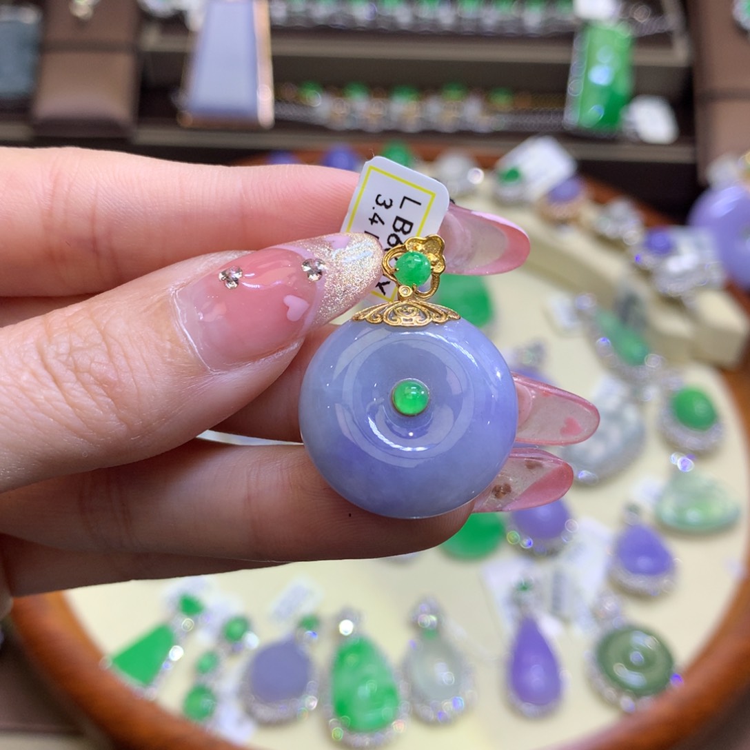 翡翠颈饰18K金镶嵌翡翠