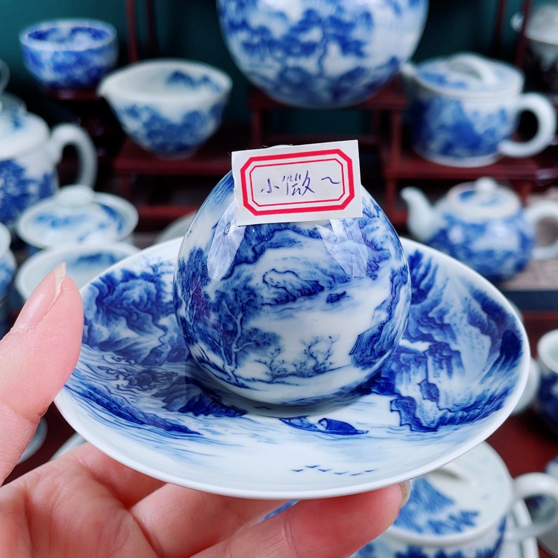 侬*能手工手绘青花，青花