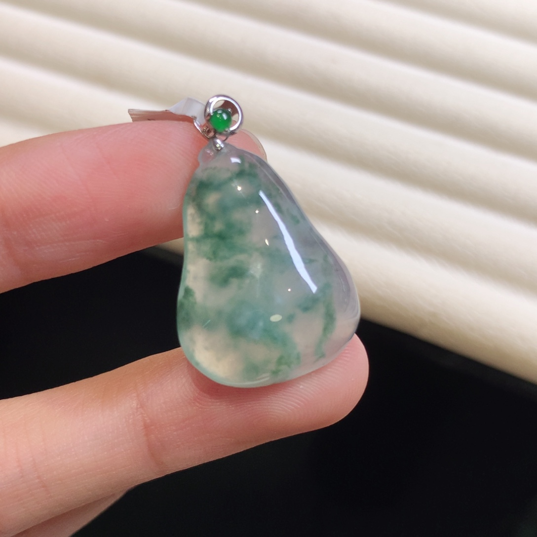 翡翠颈饰18K金镶嵌瓜