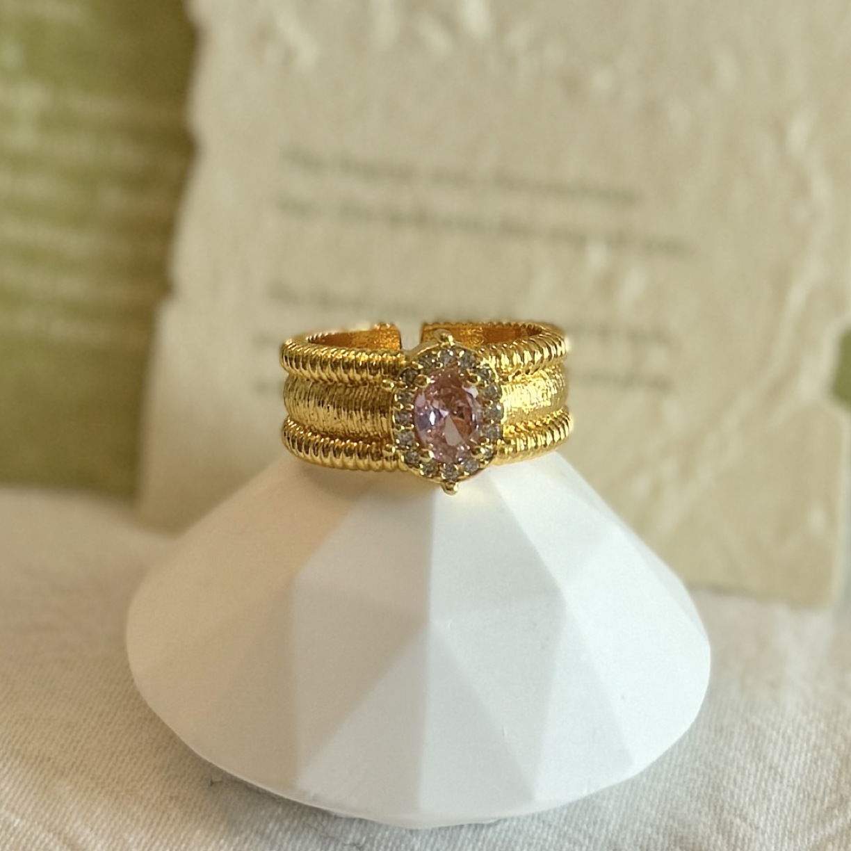 钛钢戒指 钛钢戒指 LARVINA金边粉鸽子蛋戒指