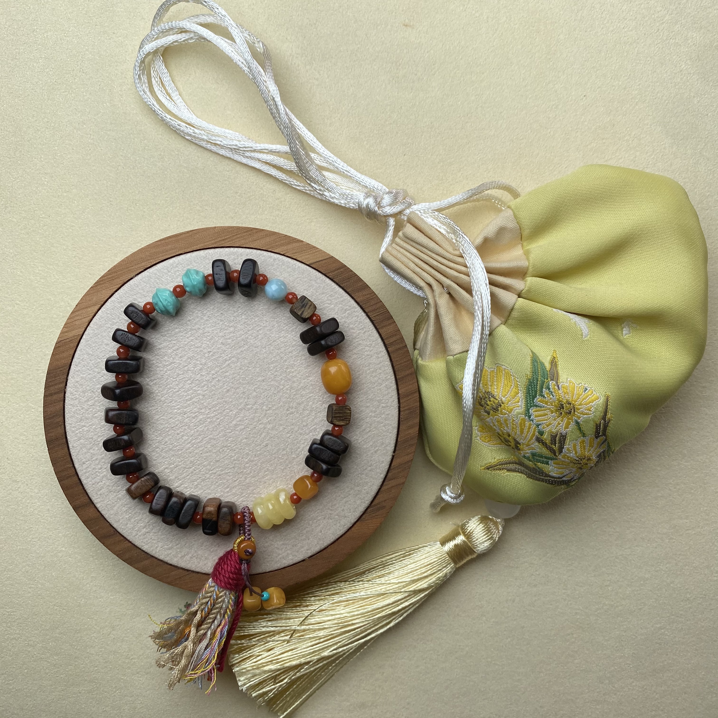 原创设计国风蜜蜡南红配沉香隔片单圈手链C050