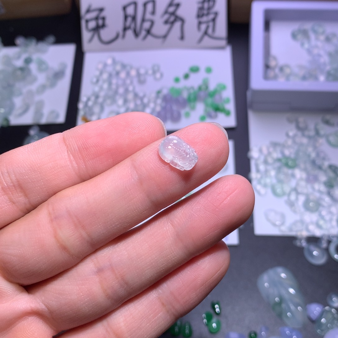 翡翠未镶嵌颈饰貔貅