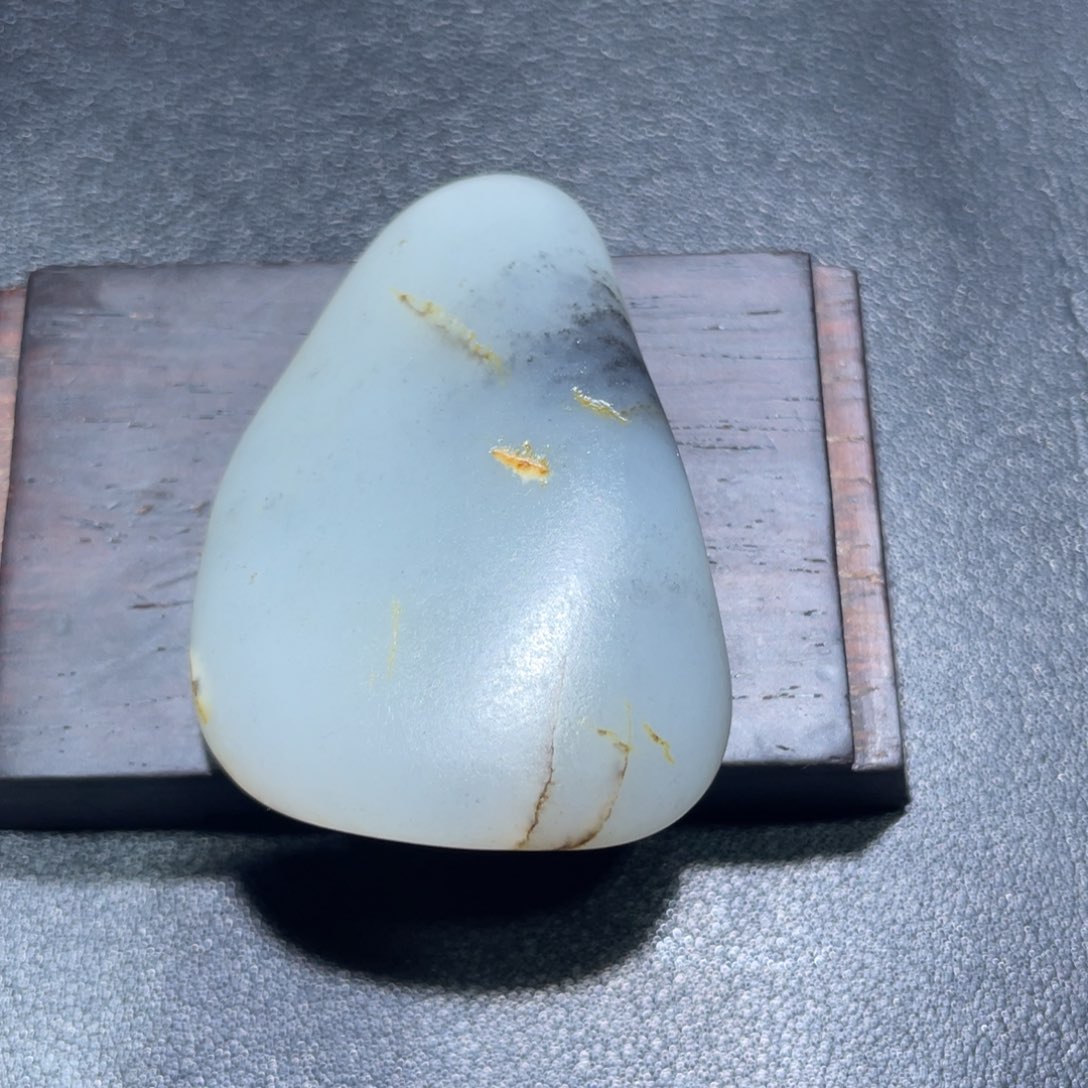 和田玉未镶嵌把件