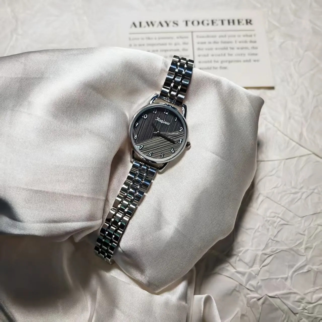 复古简约女士石英腕表防水小众潮流满钻镶钢带手表百搭学生款