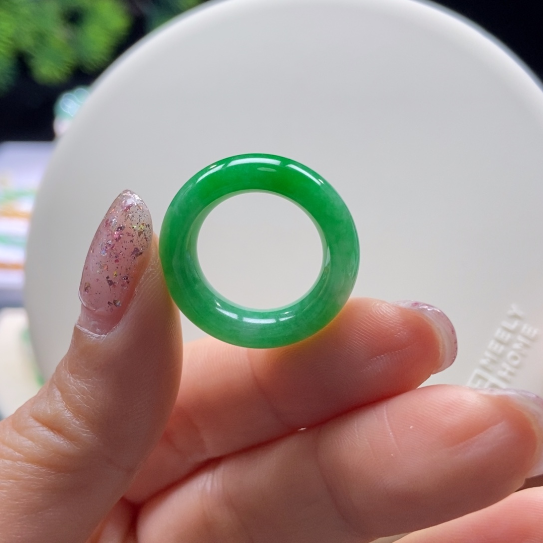 翡翠戒圈未镶嵌冰绿满色